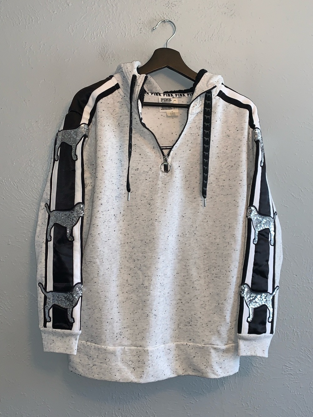 Vsequin half zip nwt